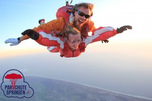 Parachutespringen op Ameland - Parachutespringen.nl