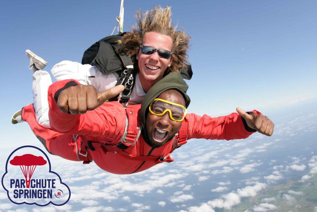 Parachutespringen MiddenZeeland Parachutespringen.nl voor Tandem Skydive!