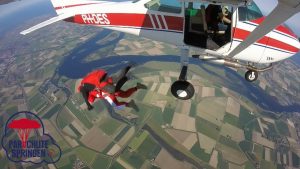 Parachutespringen op Vliegveld Midden-Zeeland - Parachutespringen.nl